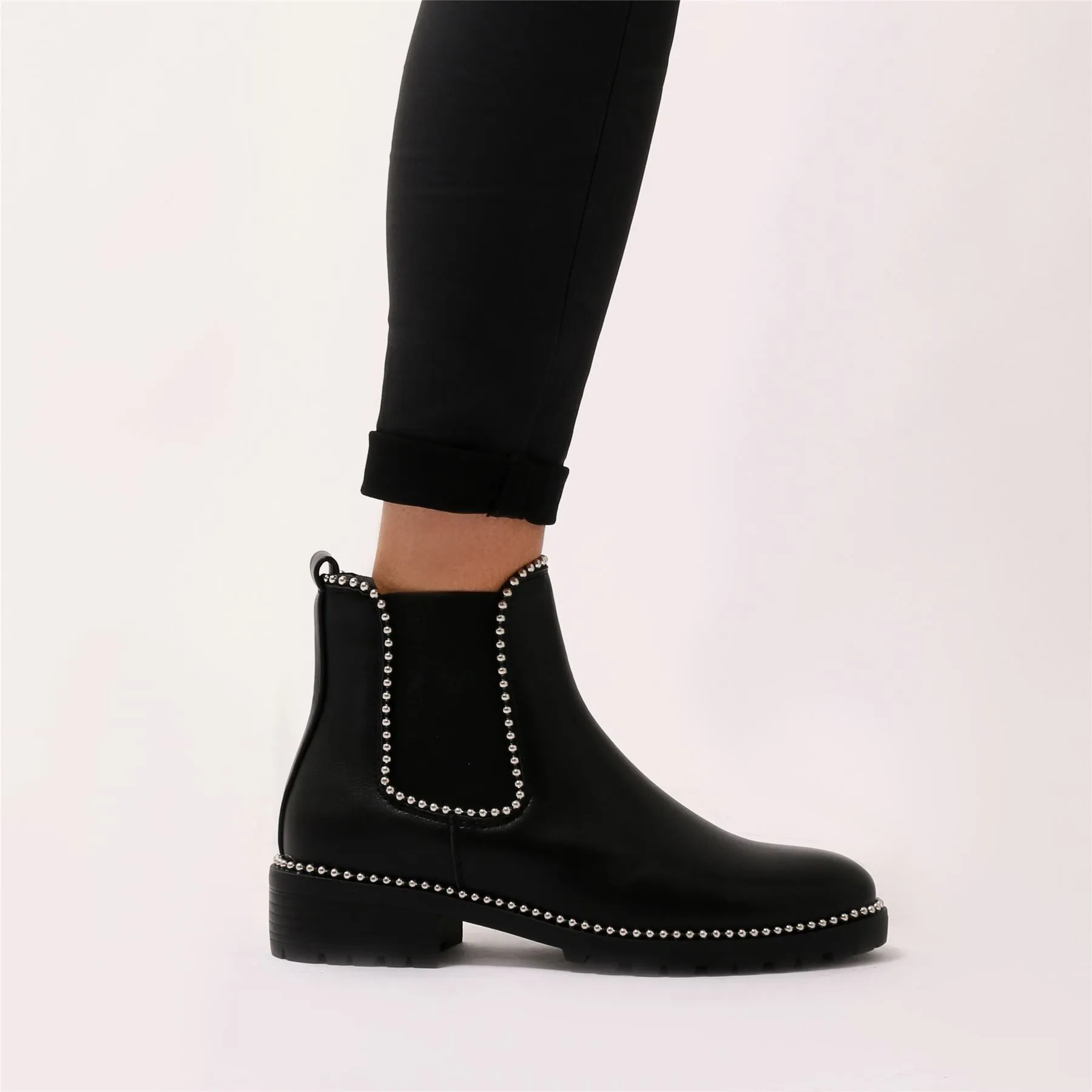 Highball Chelsea Boots in Black