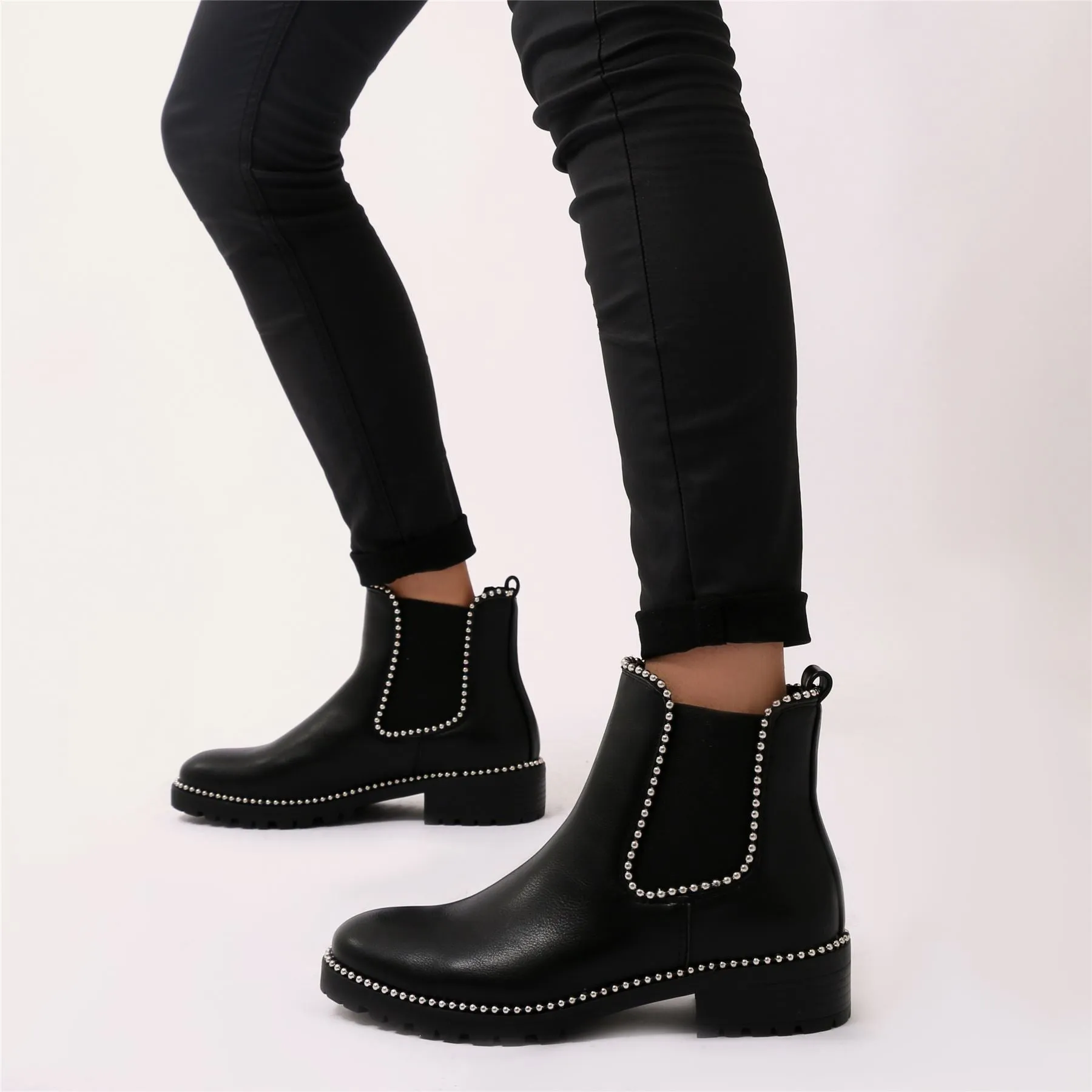 Highball Chelsea Boots in Black